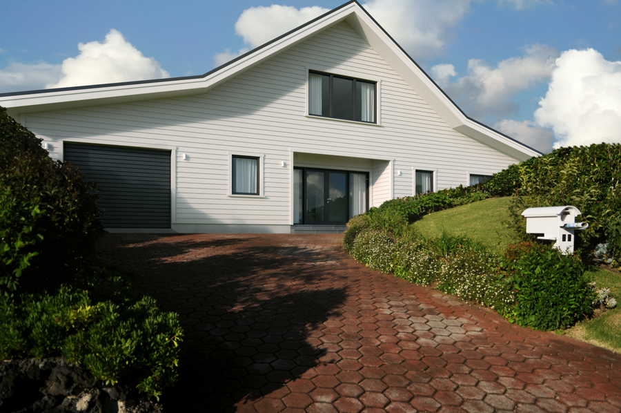 modern-farmhouse-plans_003_house_plan_CH572.jpg